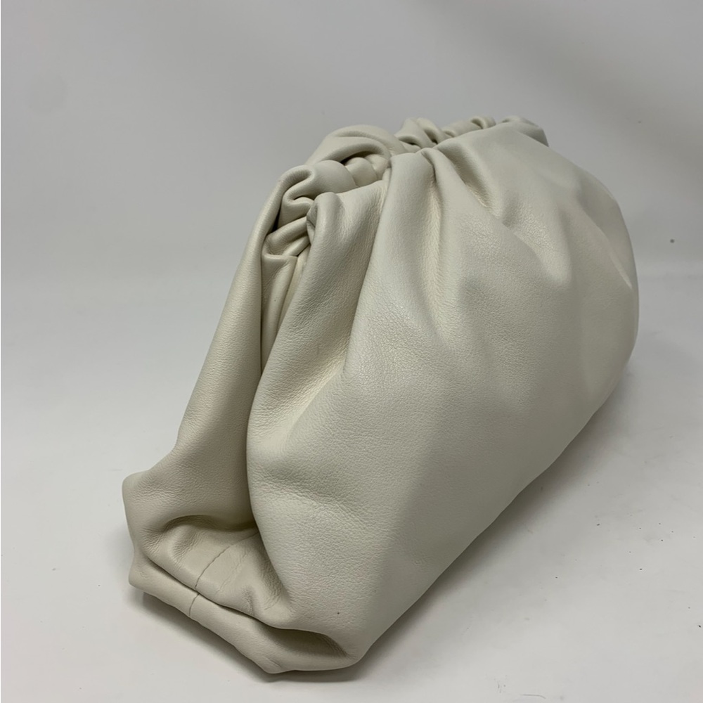 Bottega Veneta The Pouch Leather Clutch - Picture 4 of 16